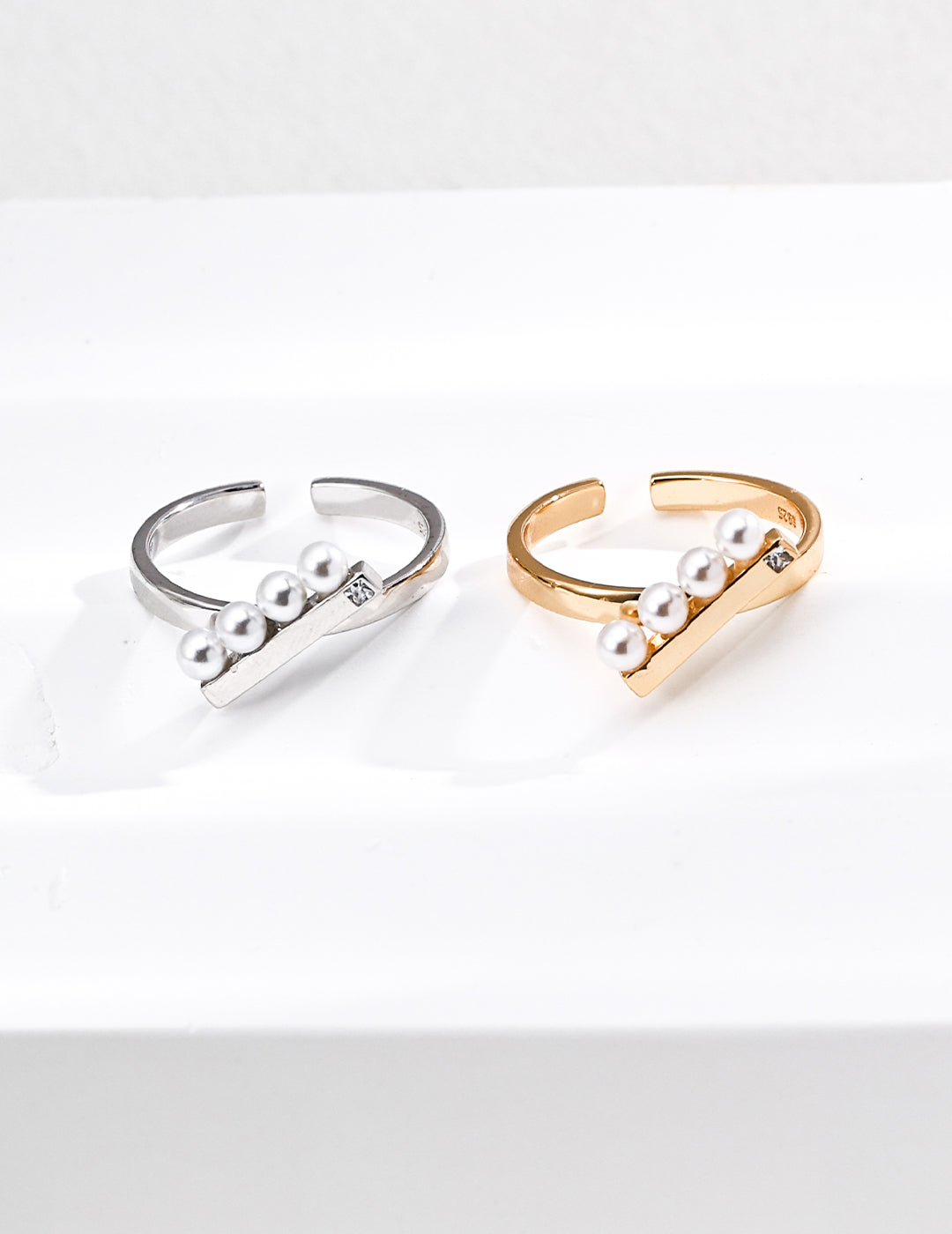 Lumière Pearl Bar Ring