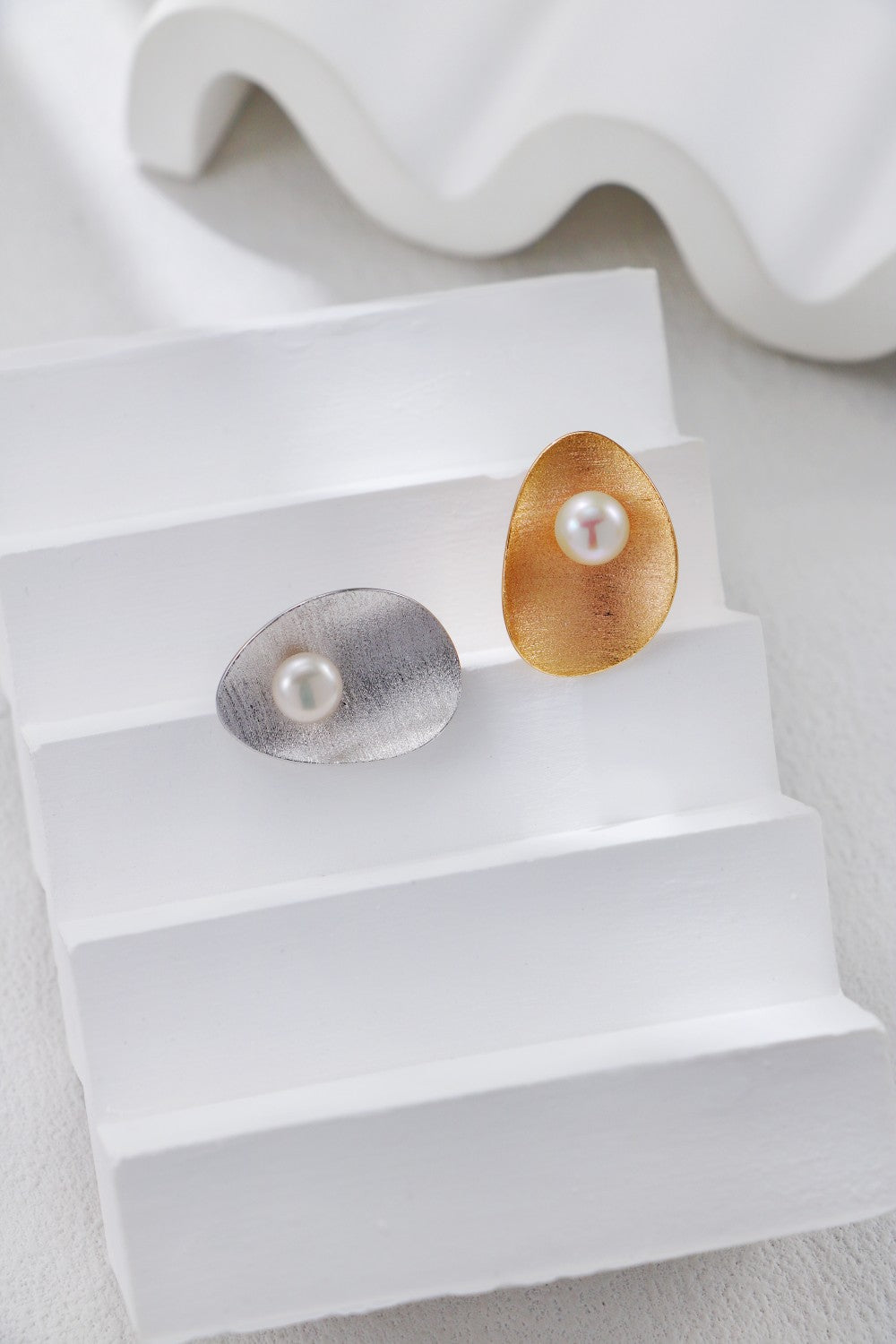 Shorelight Pearl Ring | Matte Metal & Pearl – Silent Sea Series