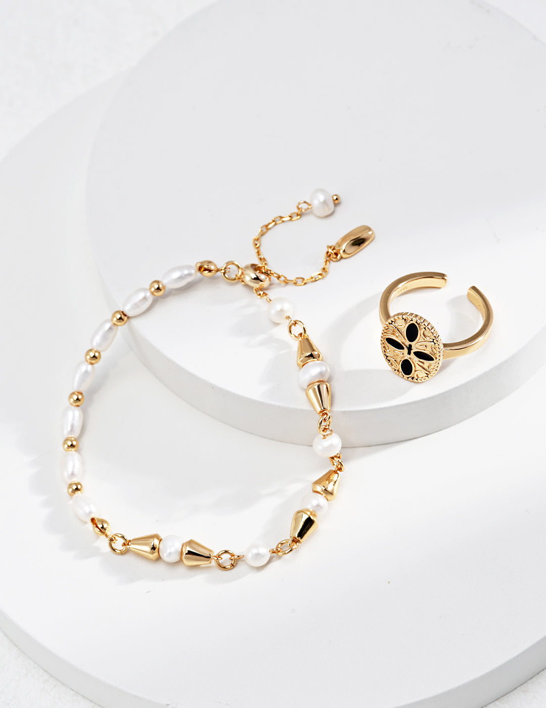 Ocean Pearl Bracelet | Natural Gold Elegance